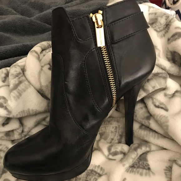 Black Michael Kors Stiletto Pumps - Picture 3 of 5